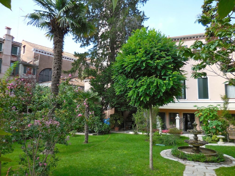 undefined Hotel Sant'Antonin