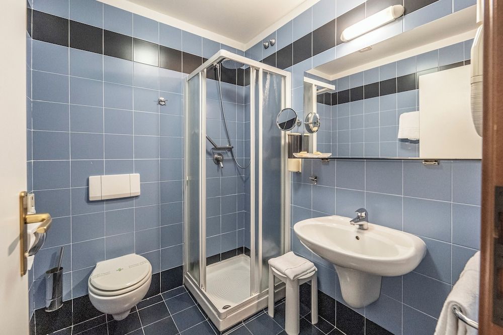 Hotel Italia Camera Comfort Quadrupla / Matrimoniale con due letti singoli 4