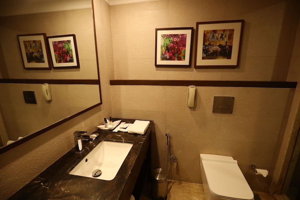 Best Western Plus Jalandhar 1 King Bed, Non-Smoking, Deluxe Room, Wi-Fi, Coffee Maker, Mini Bar, Full Breakfast 3