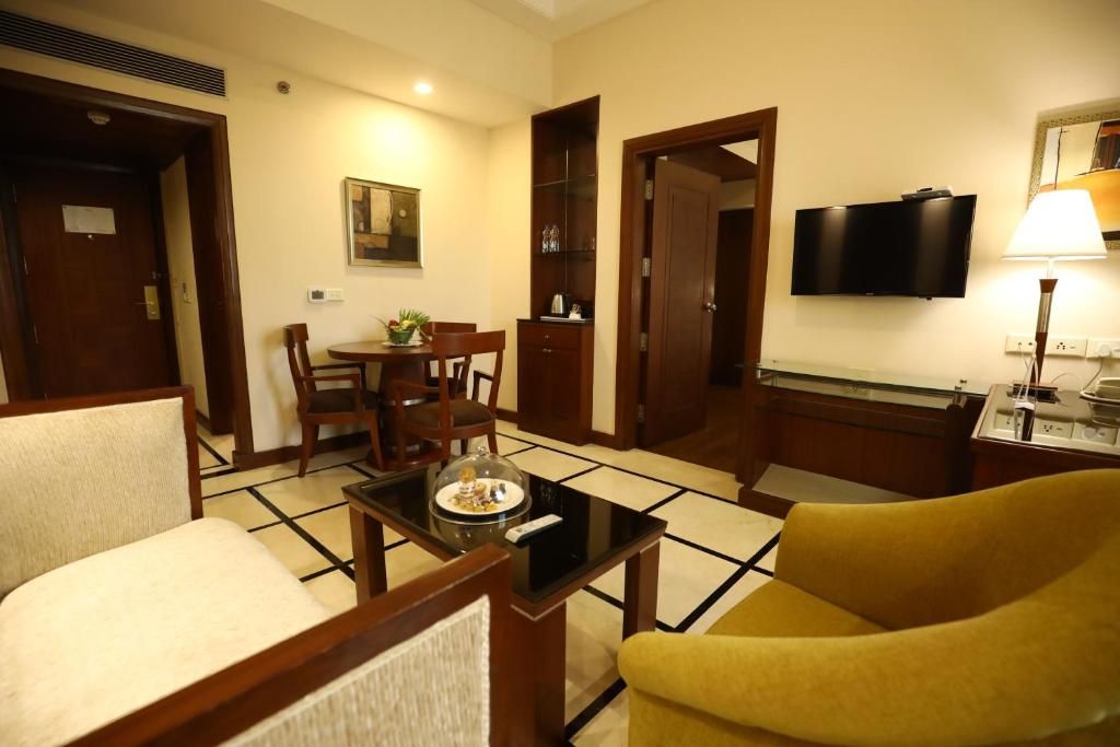 1 King Bed, Smoking Room, Superior Room, Wi-Fi, Coffee Maker, Safe, Mini Bar, Full Breakfast
