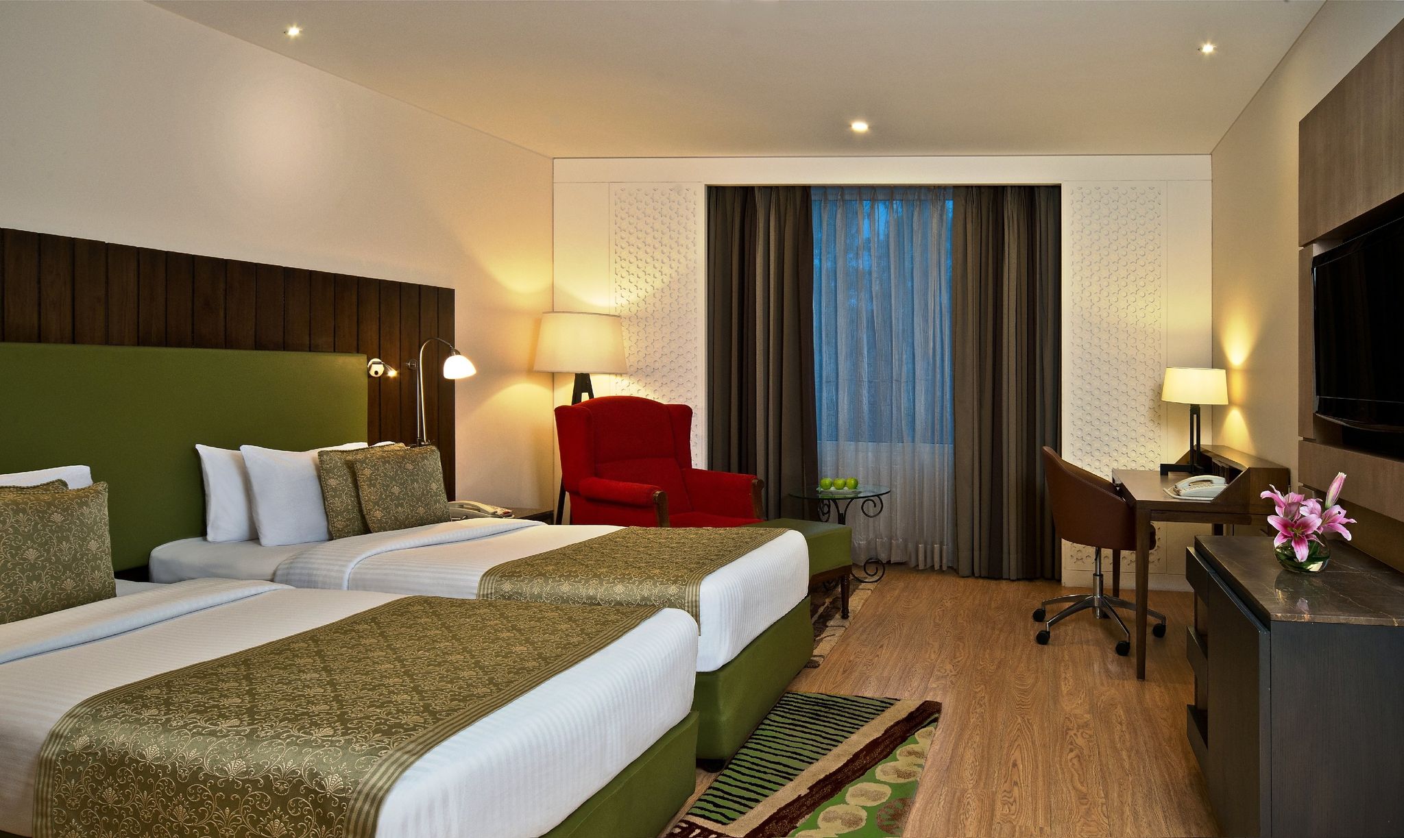 2 SINGLE BEDS,NSMK,SUPER,MINBAR,SAFE,WIFI,COFMKR,FULL BREAKFAST