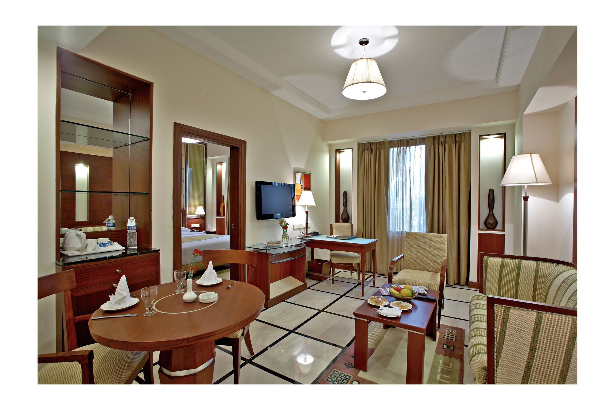 2 SINGLE BEDS,NSMK,SUPER,MINBAR,SAFE,WIFI,COFMKR,FULL BREAKFAST