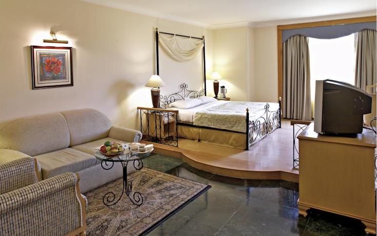 Best Western Plus Jalandhar 1 King Bed, Non-Smoking, Deluxe Room, Wi-Fi, Coffee Maker, Mini Bar, Full Breakfast 2