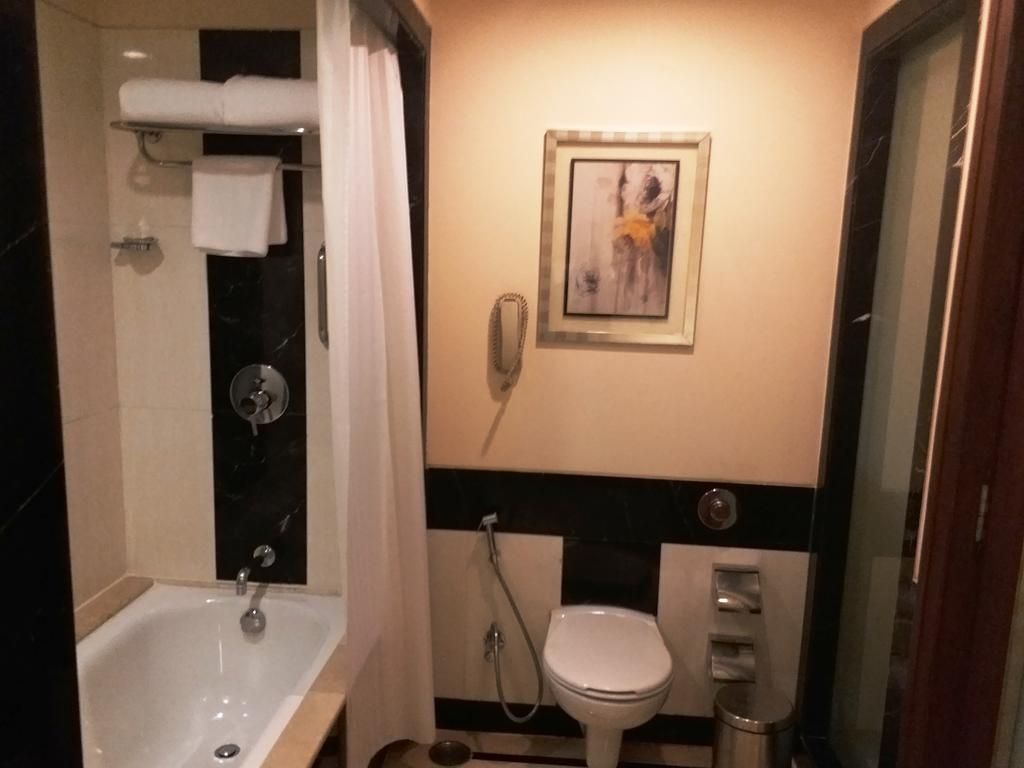 Suite-1 King Bed, Non-Smoking, Separate Living Area, 2 Flat Screen Tvs, Mini Bar, Wi-Fi, Coffee Make