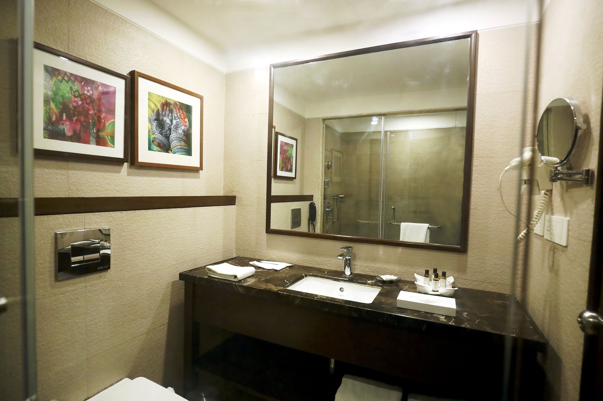 1 King Bed, Non-Smoking, Premium Room, Wi-Fi, Coffee Maker, Mini Bar, Full Breakfast