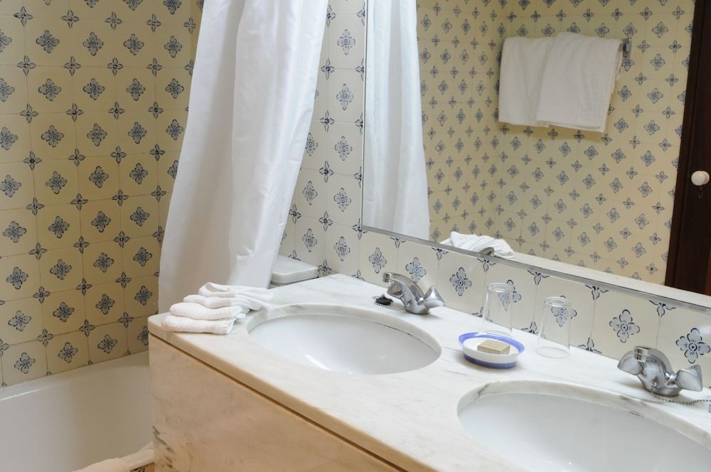 Hotel Quinta da Penha de França Double Room, Terrace, Garden View 4