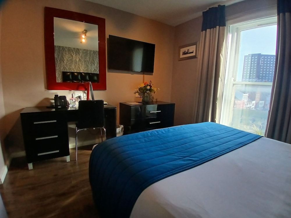The Royal Hotel Cardiff Standard Double Room 8