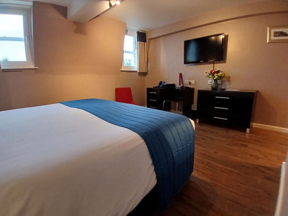 The Royal Hotel Cardiff Standard Double Room 13