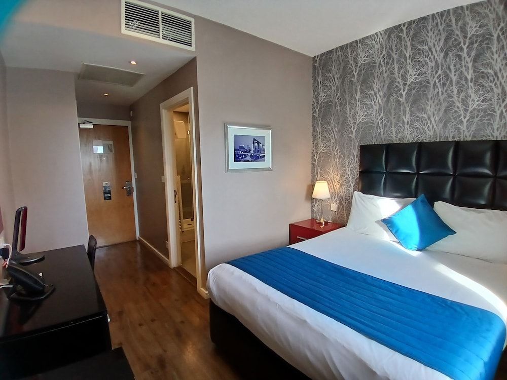 The Royal Hotel Cardiff Standard Double Room 16