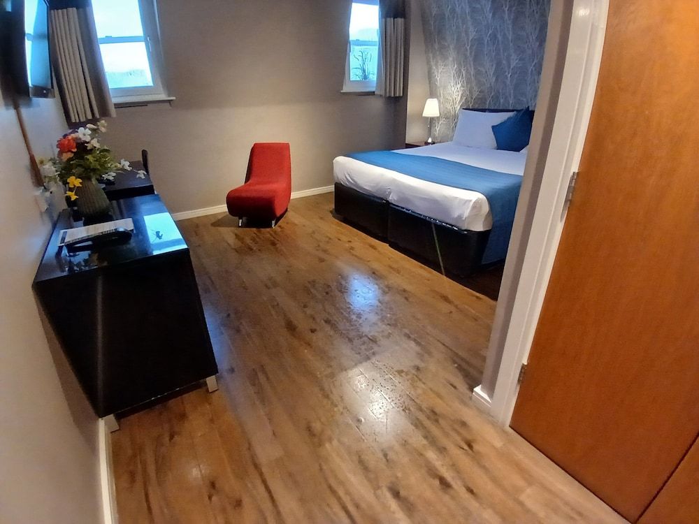 The Royal Hotel Cardiff Standard Double Room 52