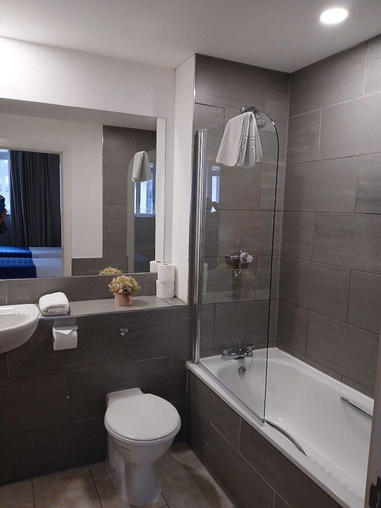 The Royal Hotel Cardiff Standard Double Room 45