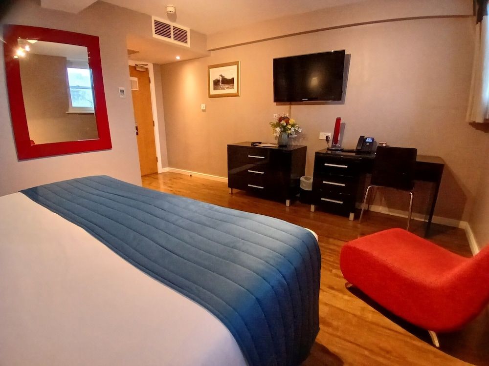The Royal Hotel Cardiff Standard Double Room 17