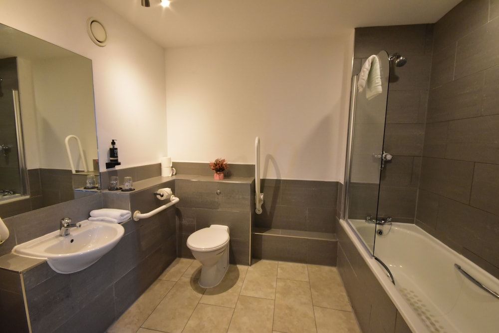 The Royal Hotel Cardiff Standard Double Room 47