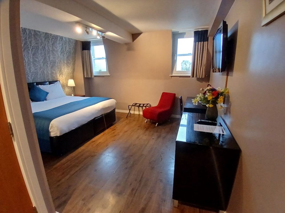 The Royal Hotel Cardiff Standard Double Room 12
