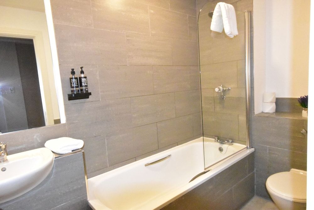 The Royal Hotel Cardiff Standard Double Room 49