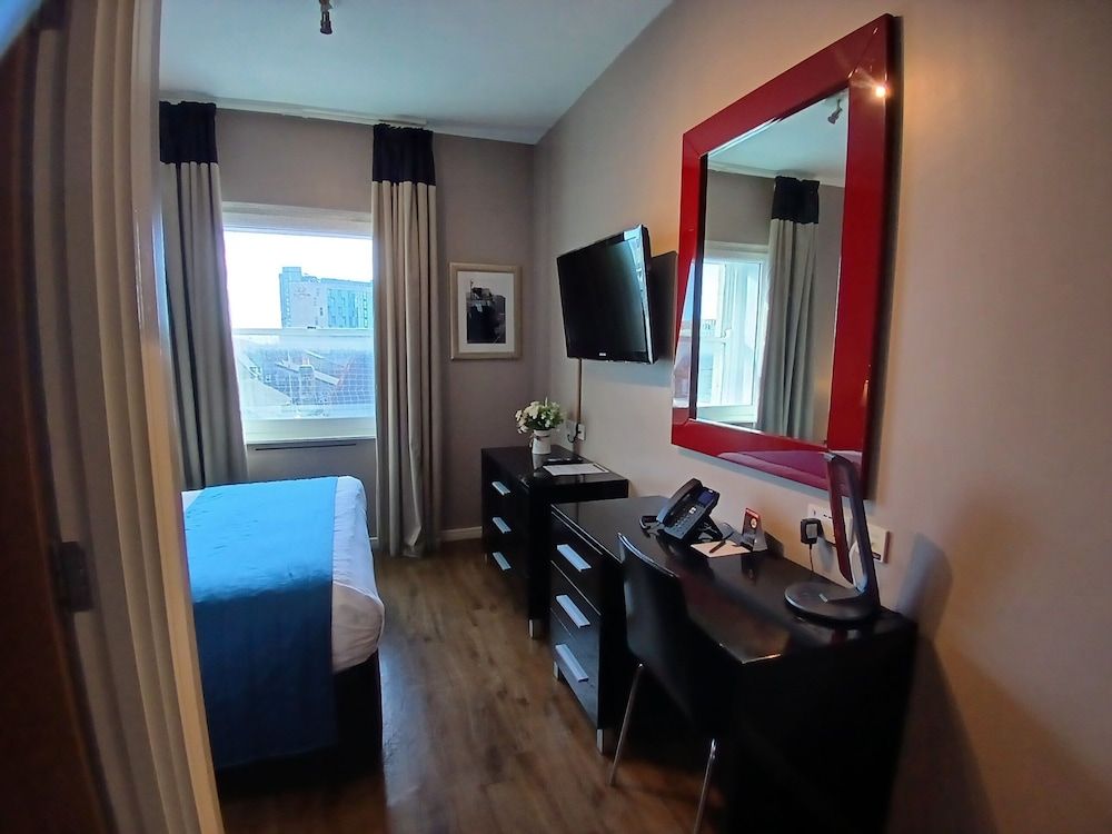 The Royal Hotel Cardiff Standard Double Room 51