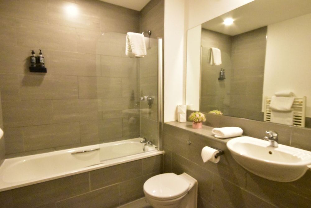 The Royal Hotel Cardiff Standard Double Room 46