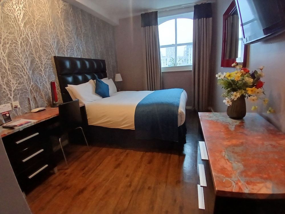 The Royal Hotel Cardiff Standard Double Room 41