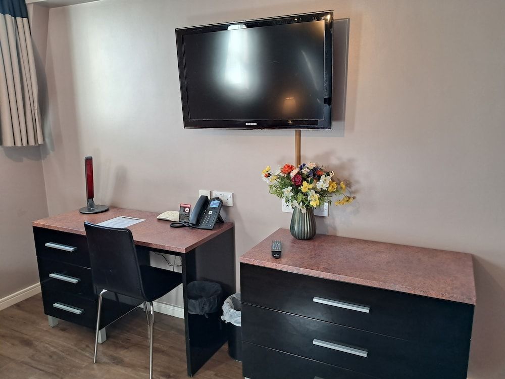 The Royal Hotel Cardiff Standard Double Room 54