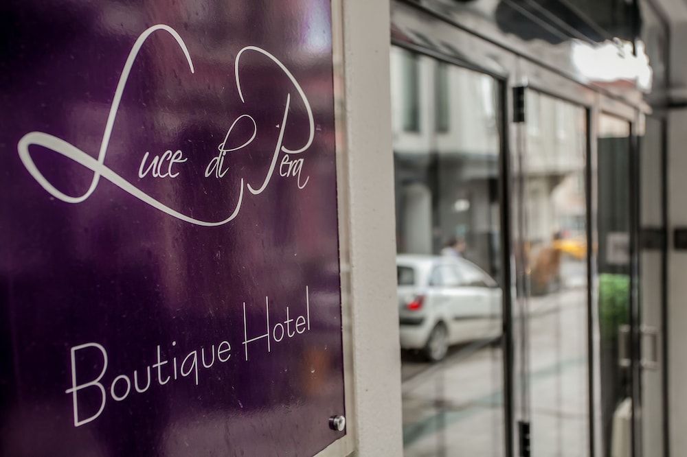 undefined Lucis Est in Pera 5