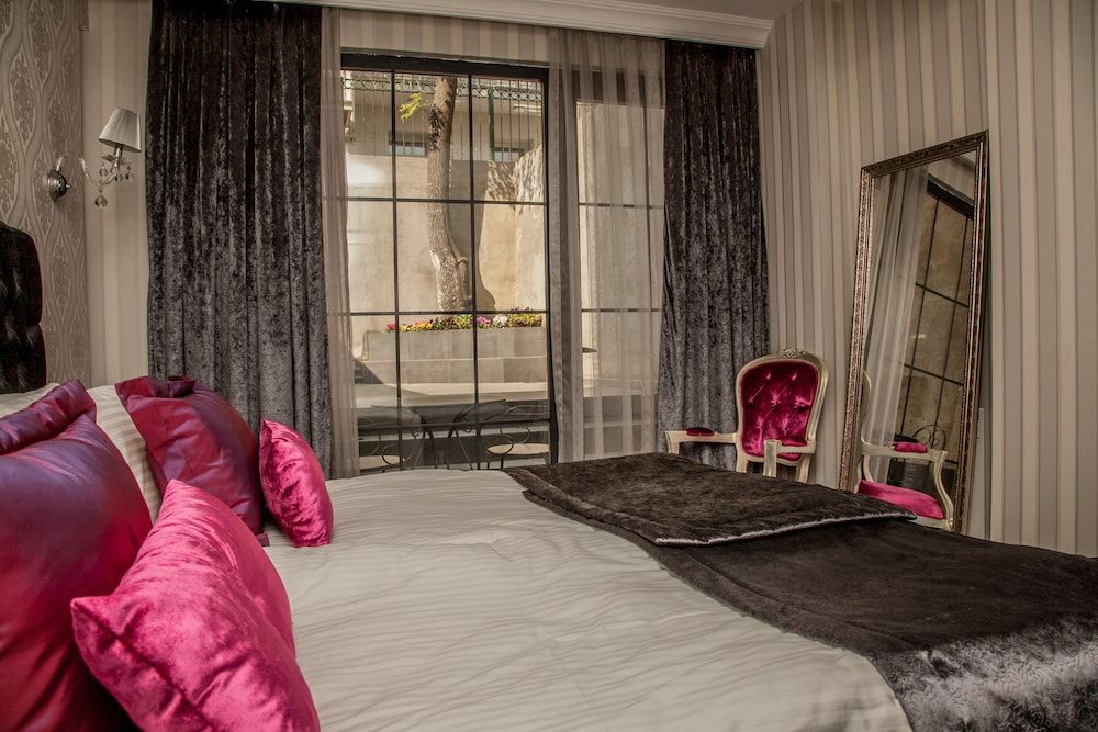 Lucis Est in Pera Deluxe Room, 1 King Bed, Patio 2