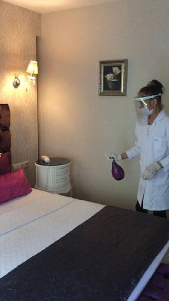 undefined Lucis Est in Pera 9