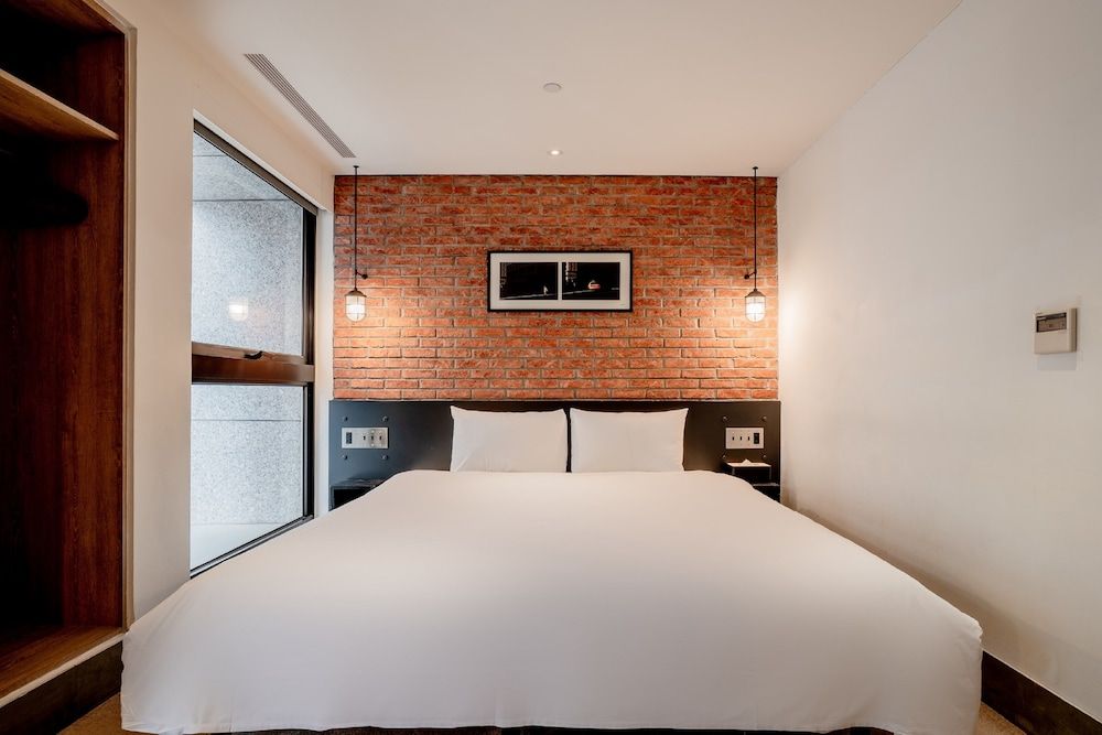 CHECK inn Taipei Songjiang Classic Double Room 9