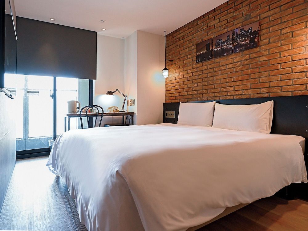 CHECK inn Taipei Songjiang Classic Double Room 6