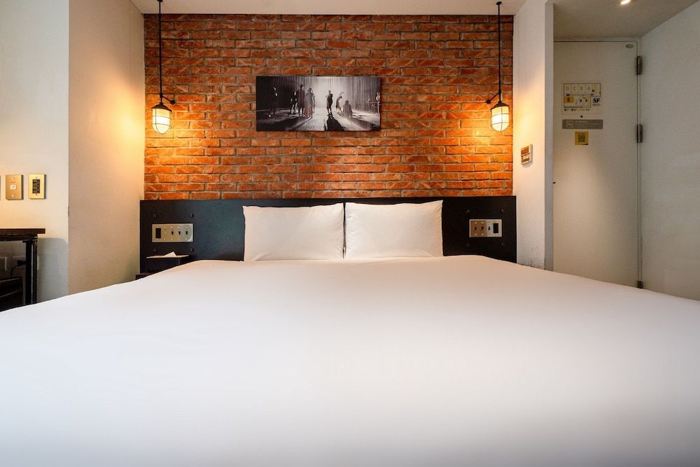 CHECK inn Taipei Songjiang Classic Double Room 8