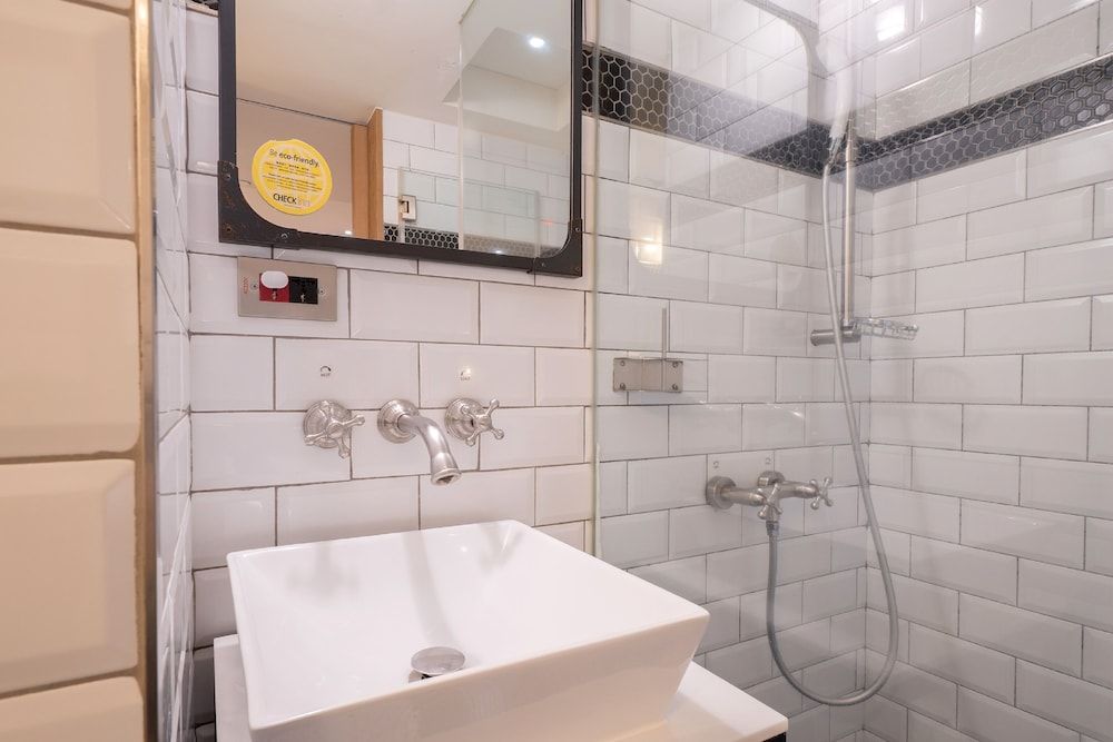 CHECK inn Taipei Songjiang Classic Double Room 17