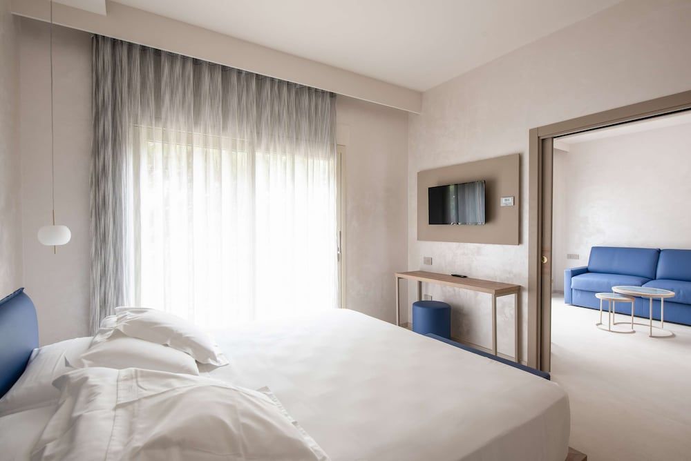 Suite, 2 Queen Beds, Non Smoking, Balcony (Living Room;with Sofabed)