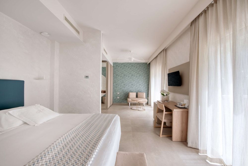 Junior Suite, Multiple Beds, Non Smoking, Balcony