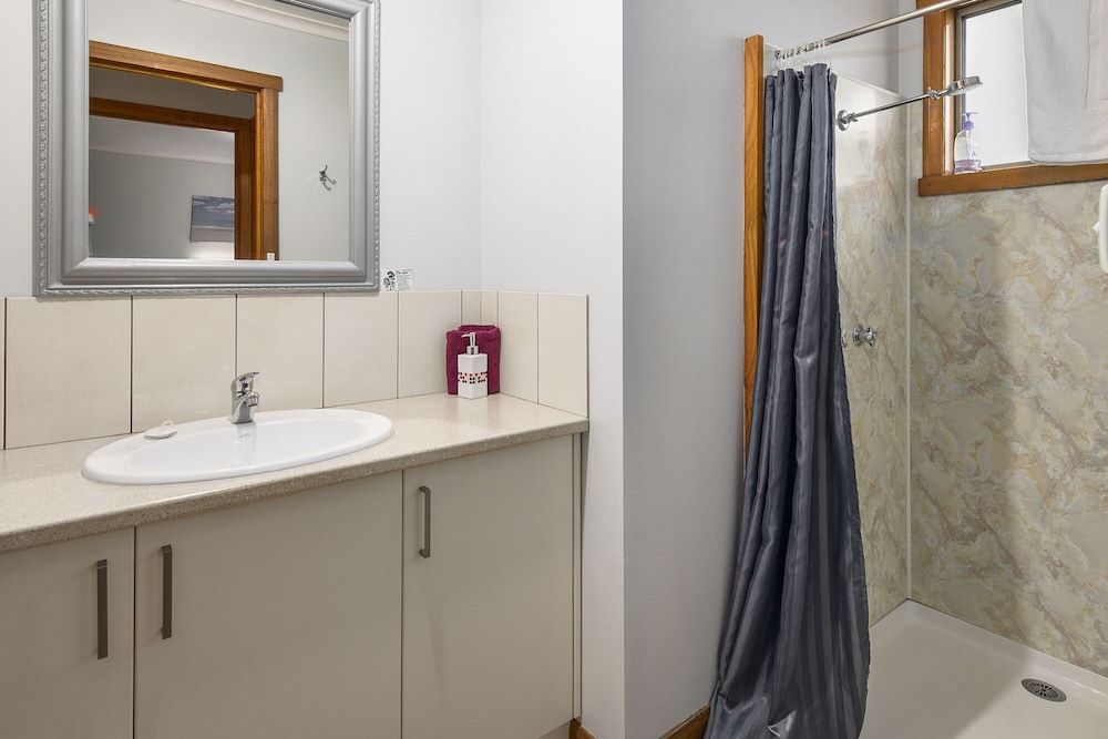 Superior 2 Bedrooms Garden Apartment