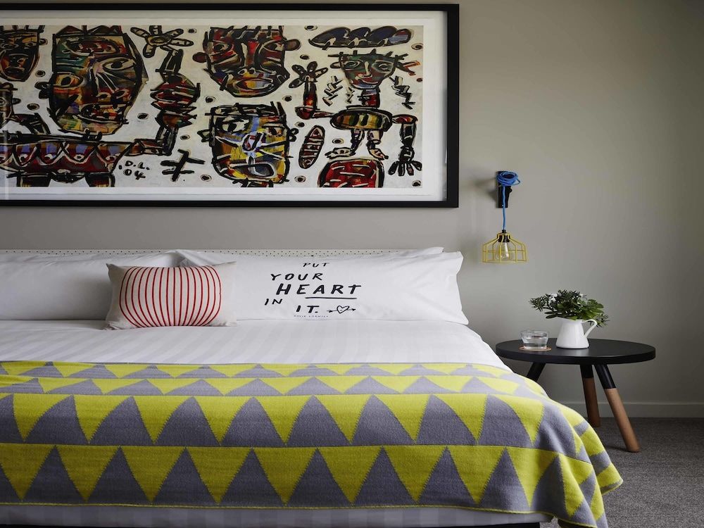 The Larwill Studio Melbourne - Art Series Room, 1 King Bed, Park View, Corner (Larwill) 2