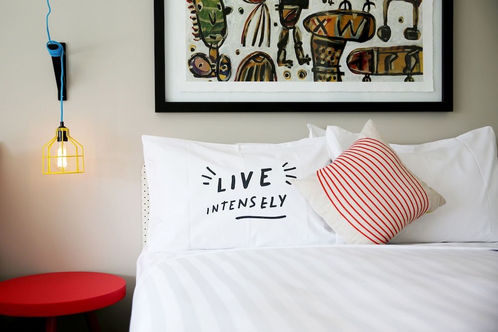 The Larwill Studio Melbourne - Art Series Room, 1 King Bed (Larwill)