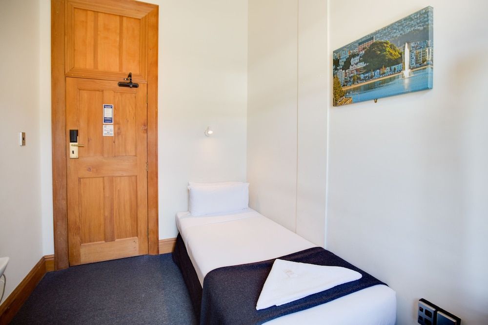 Single Room, Shared Bathroom (1 Single Bed only)