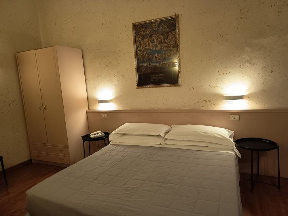 Hotel Julia Standard Double or Twin Room 18