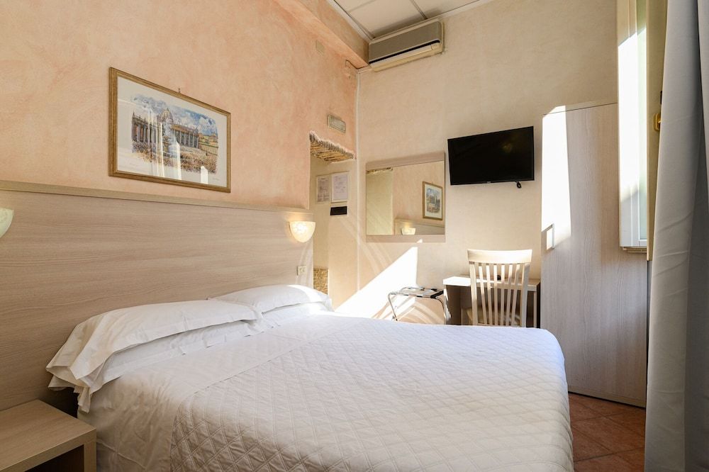 Hotel Julia Standard Double or Twin Room 13