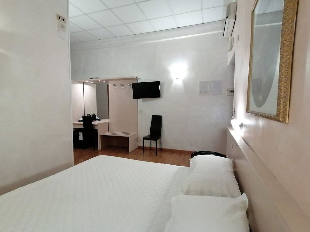 Hotel Julia Standard Double or Twin Room 2