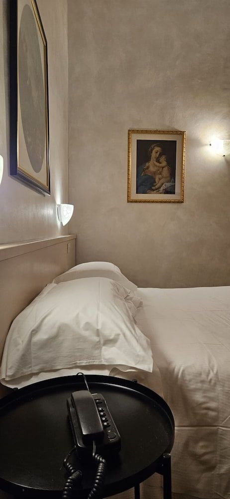 Hotel Julia Standard Double or Twin Room 9