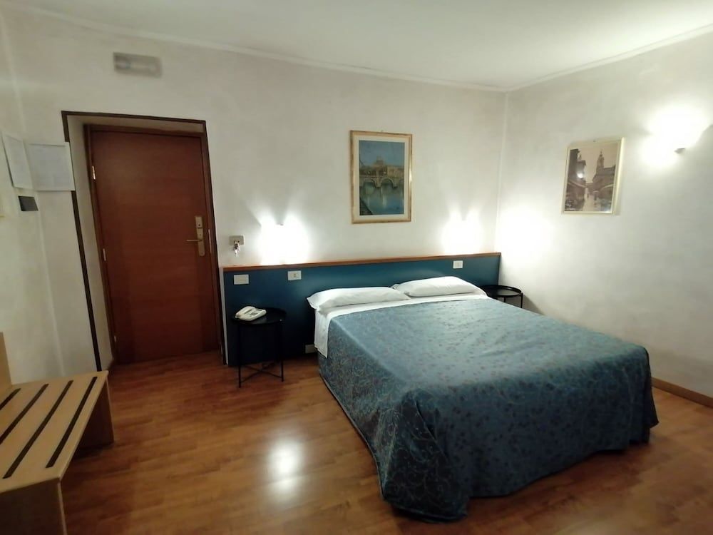 Hotel Julia Standard Double or Twin Room 3