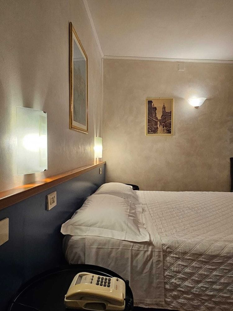 Hotel Julia Standard Double or Twin Room 16