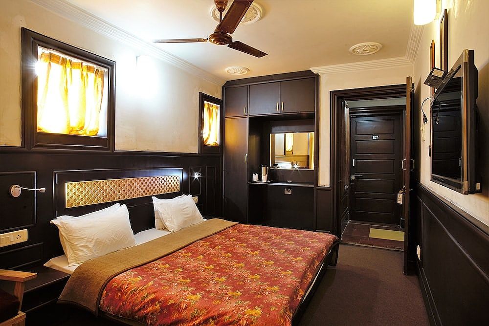 Hotel Sadaf Deluxe Room  32