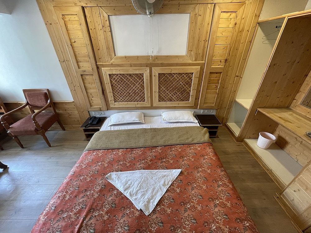 Hotel Sadaf Deluxe Room  35