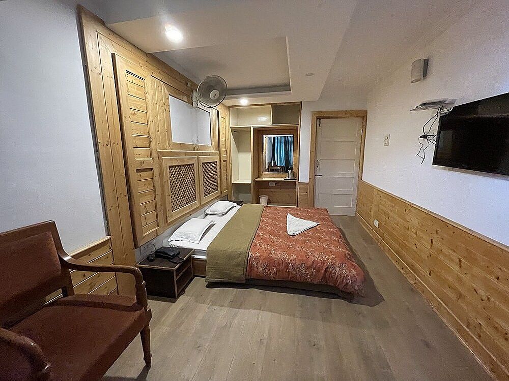 Hotel Sadaf Deluxe Room  38