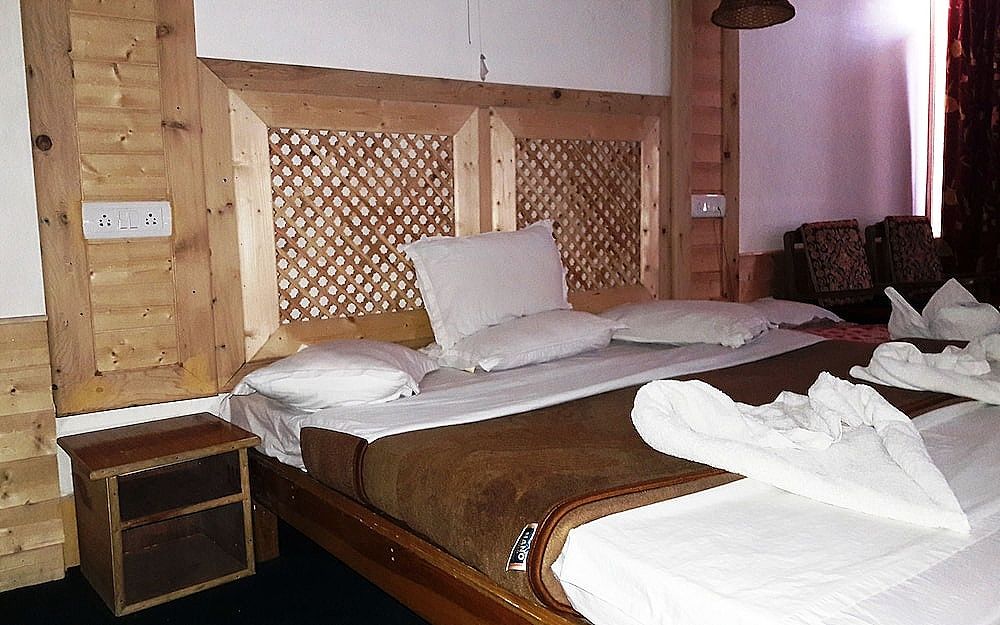 Hotel Sadaf Deluxe Room  36