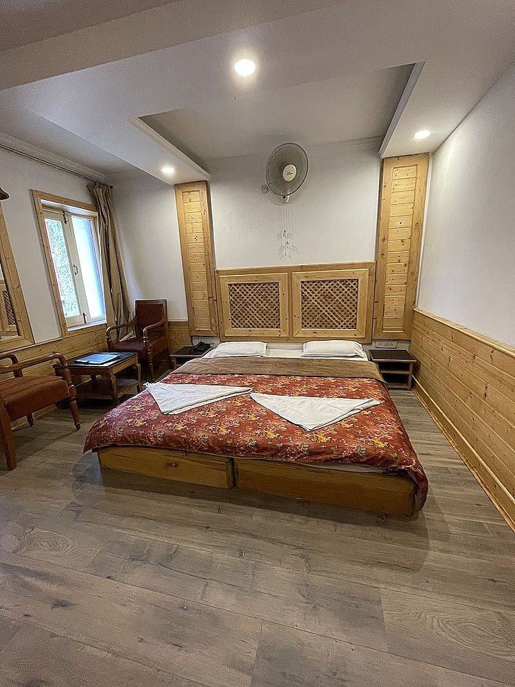 Hotel Sadaf Deluxe Room  37