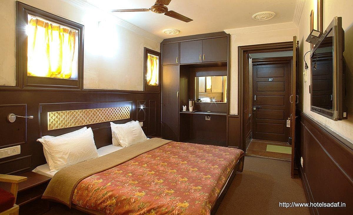 Hotel Sadaf Deluxe Room  8