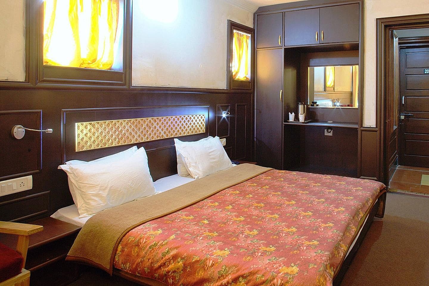 Hotel Sadaf Deluxe Room  20