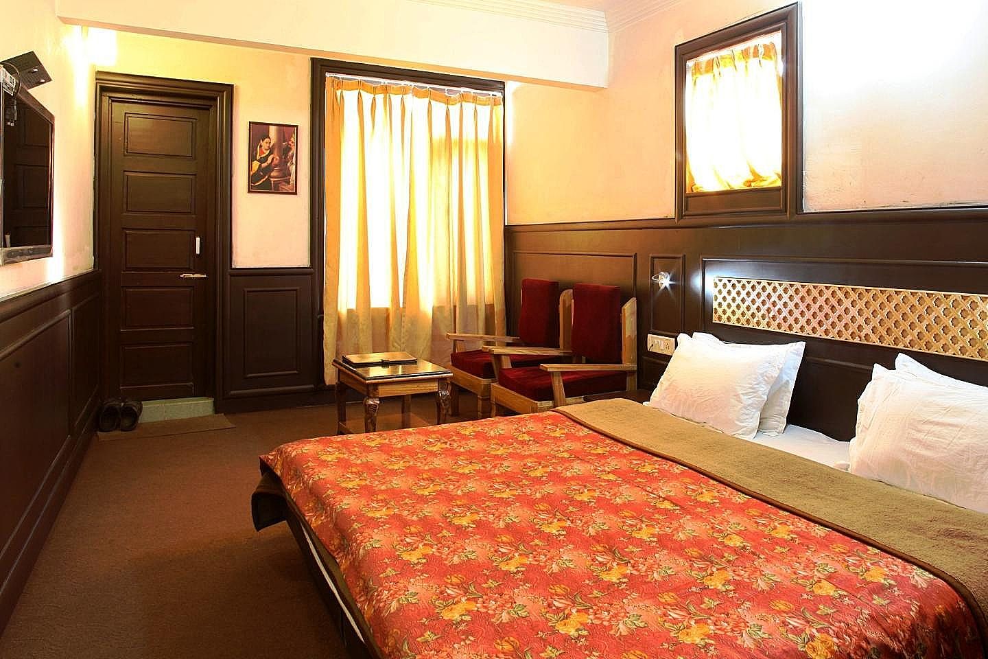 Hotel Sadaf Deluxe Room  6